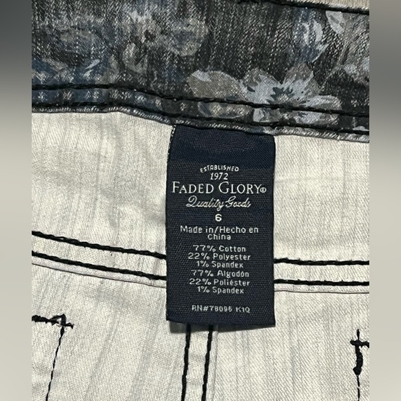 Faded Glory Floral Jean Shorts - Size Women’s 6 - Picture 7 of 8